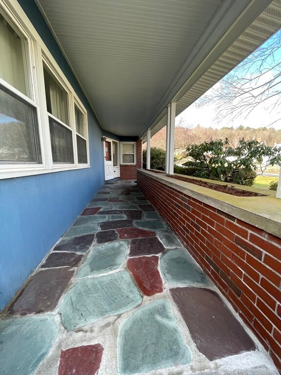 16 Laura Ln, Holyoke, MA 01040 - photo 3