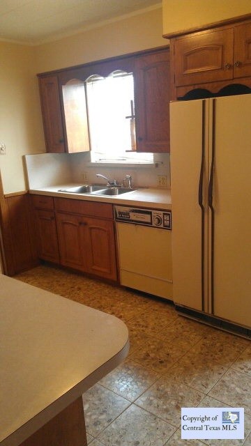 1120 N King St unit 107, Seguin, TX 78155 - photo 2