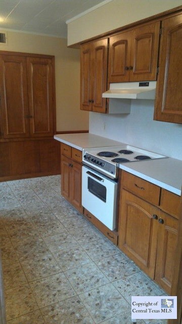 1120 N King St unit 107, Seguin, TX 78155 - photo 3