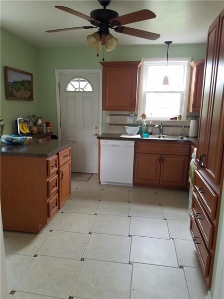UPDATED KITCHEN, APPLIANCES INCLUDED, ACCESS TO PA