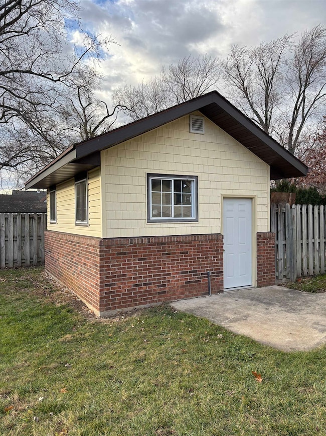 840 E Homeland Ct, Beloit, IL 53511 - photo 2