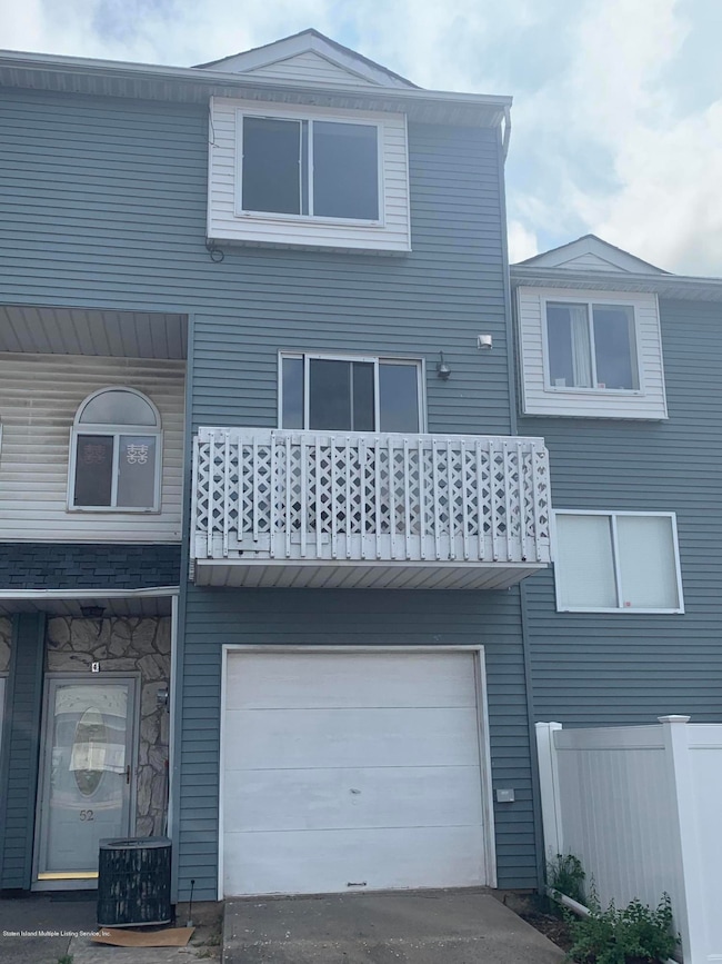 52 Country Dr S, Staten Island, NY 10314 - photo 2