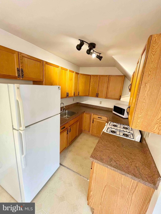 1324 28 W Nedro Ave, Philadelphia, PA 19141 - photo 2