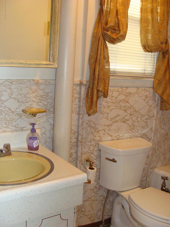 409 Finn St, Scranton, PA 18509 - photo 7