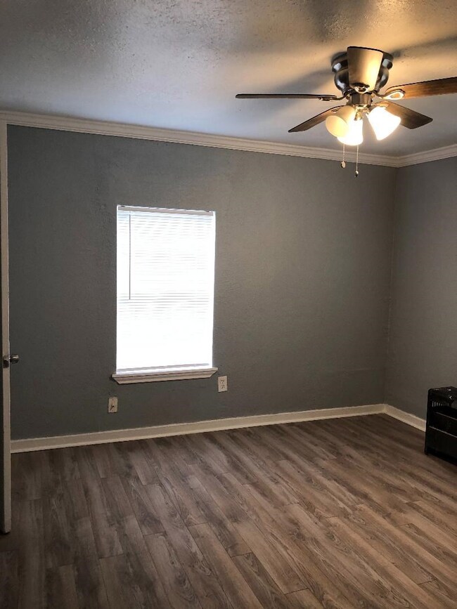 6724 Kittridge St, Houston, TX 77028 - photo 5