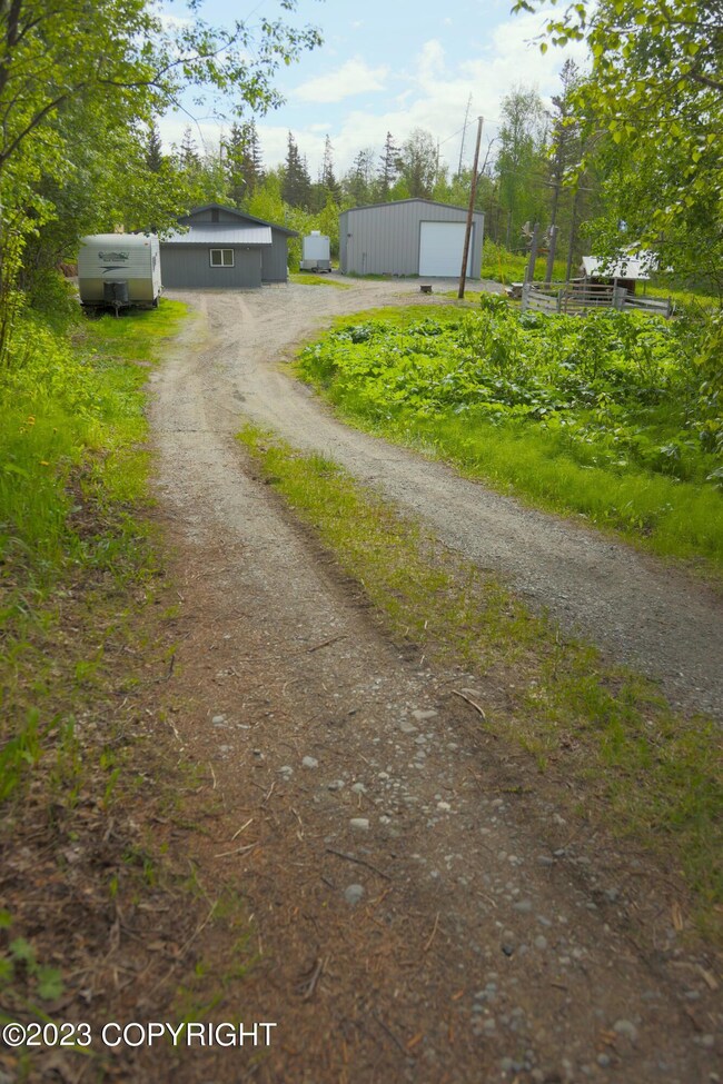 Long, secluded Driveway