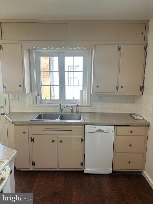 202 Locust St, New Holland, PA 17557 - photo 5