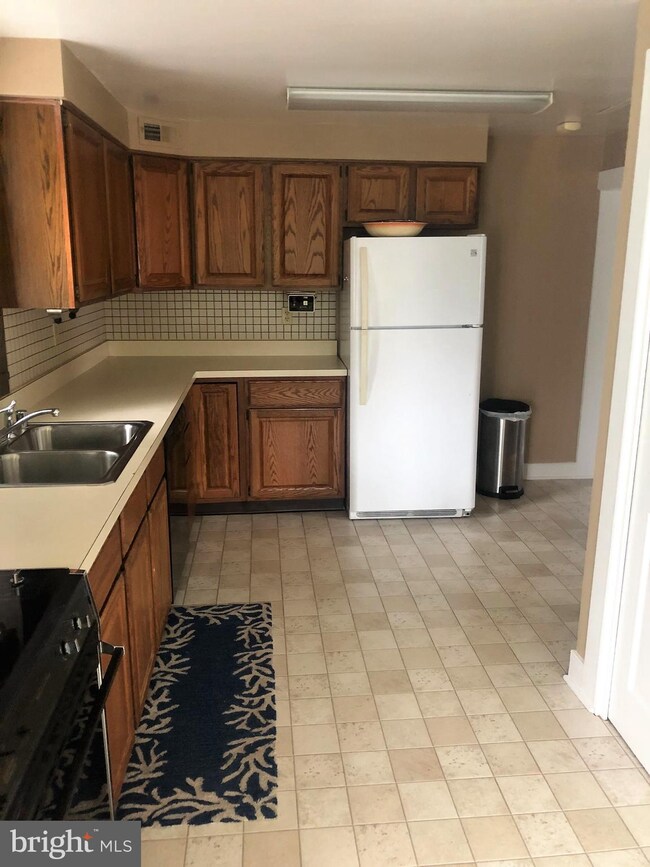 2430 W 19th St, Wilmington, DE 19806 - photo 2