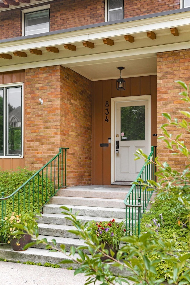 4-web-or-mls-834 Goodrich Ave-0103.jpg