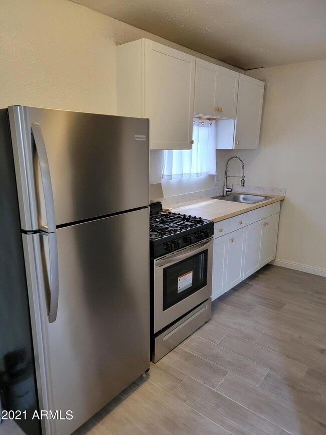 2135 W Hadley St unit 3, Phoenix, AZ 85009 - photo 2