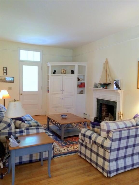 High ceilings with hardwood floors...
