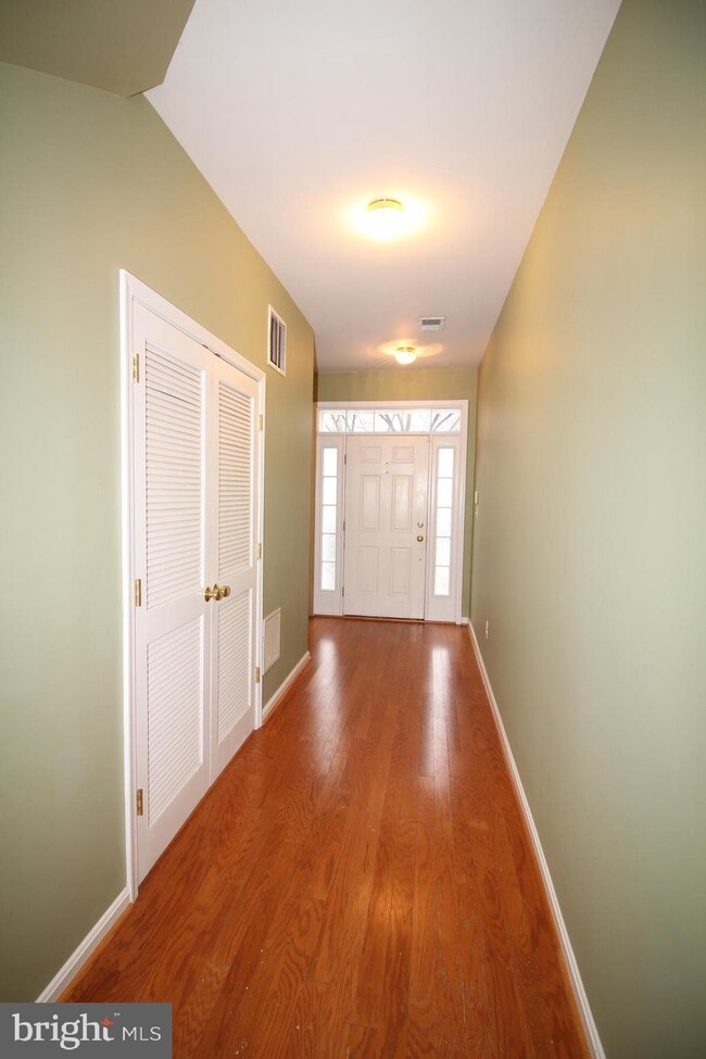 10190 Pale Rose Loop, Bristow, VA 20136 - photo 3