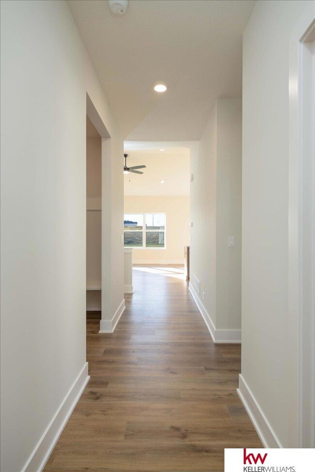 11709 Port Royal Dr, Papillion, NE 68046 - photo 4