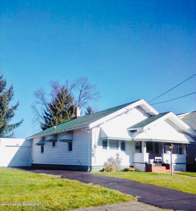 112 Bacon St, Jermyn, PA 18433 - photo 2