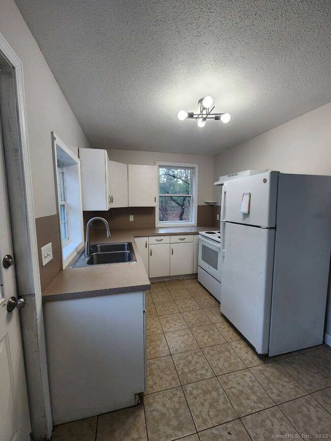 205 Camp St unit Rear House, Plainville, CT 06062 - photo 5