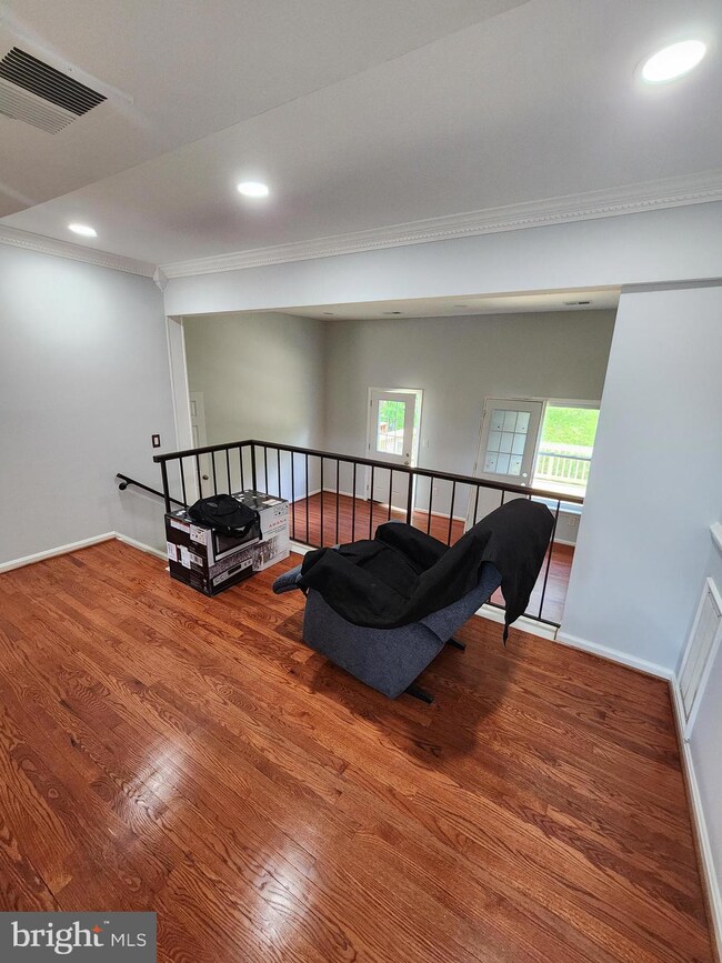 1955 Mayflower Dr, Woodbridge, VA 22192 - photo 5