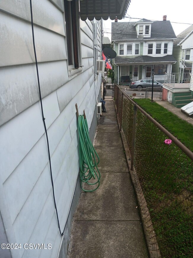1017 E Dewart St, Shamokin, PA 17872 - photo 4