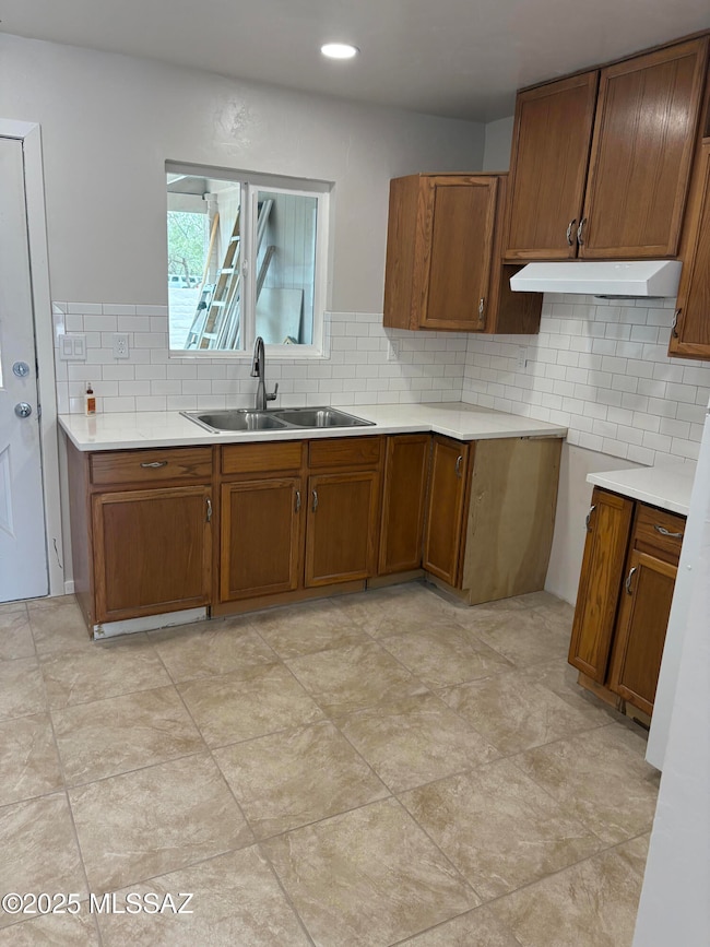 537 N Kino Springs kitchen
