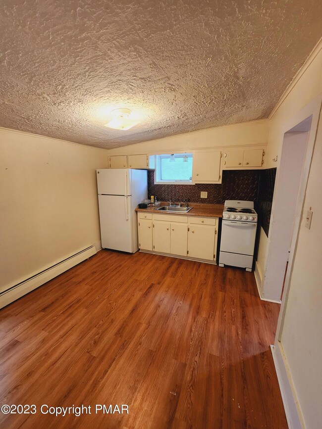554 N 5th St unit 2, Stroudsburg, PA 18360 - photo 5