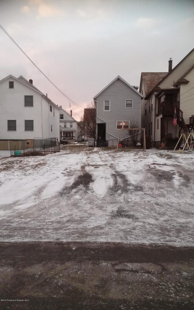722 N Sumner Ave, Scranton, PA 18504 - photo 4