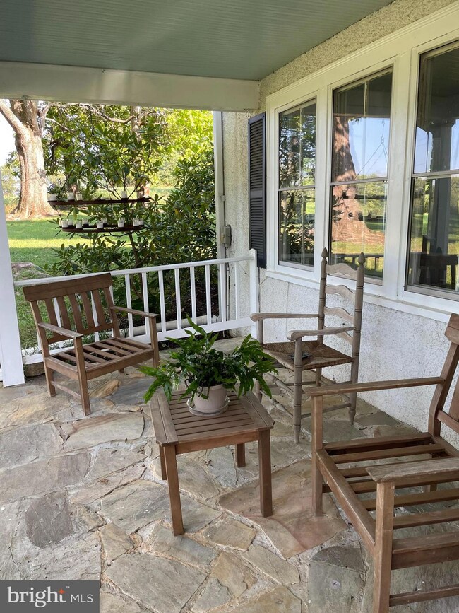 18373 Lickey Mill Rd, Purcellville, VA 20132 - photo 4