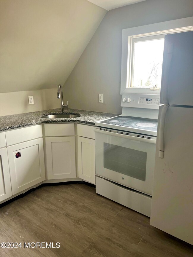 138 2nd St unit 5, Keyport, NJ 07735 - photo 7