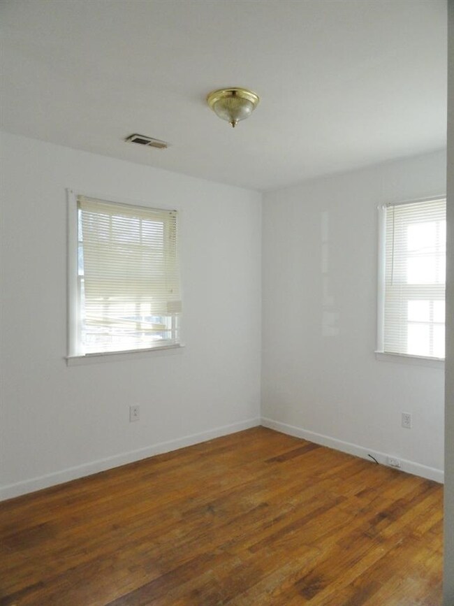 317 Lakewood Dr, Jacksonville, NC 28546 - photo 7