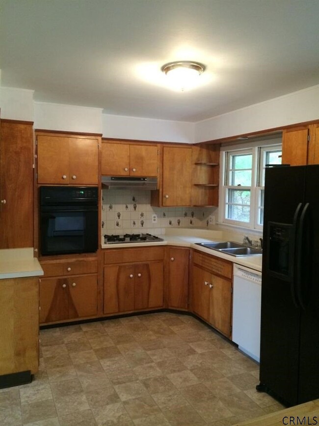 4 Olcott Ln, Rensselaer, NY 12144 - photo 4