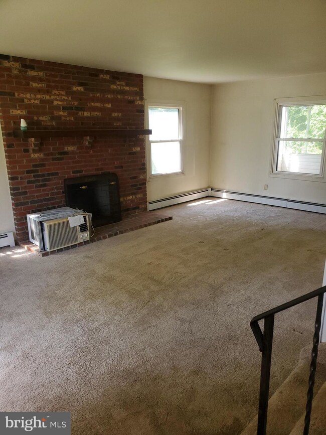 135 Plumtree Ln, Willingboro, NJ 08046 - photo 2