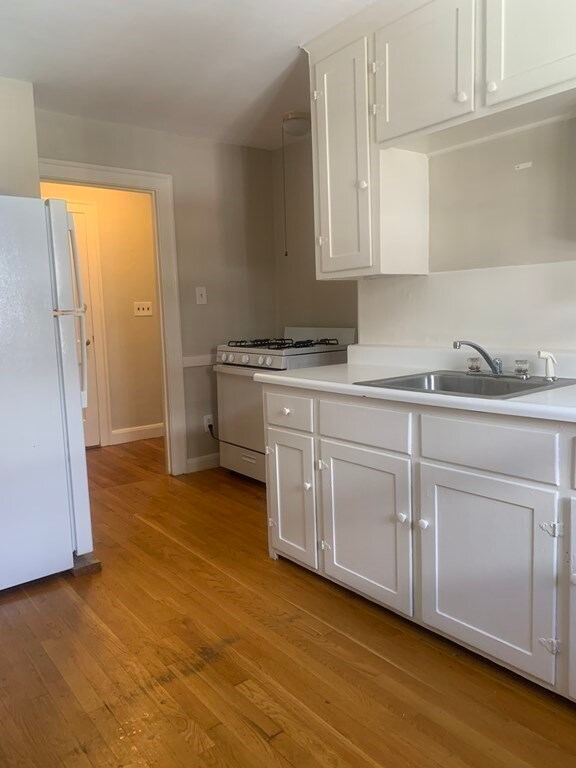 69 Fuller St unit 1, Waltham, MA 02453 - photo 4