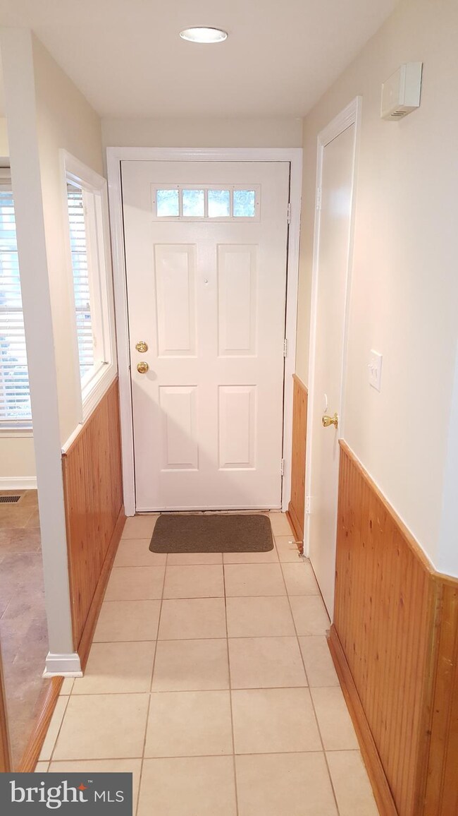 9513 Dunbrook Ct, Montgomery Village, MD 20886 - photo 2