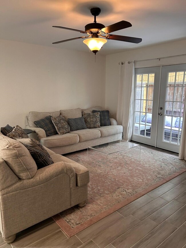 1715 Moritz Dr unit 7, Houston, TX 77055 - photo 4