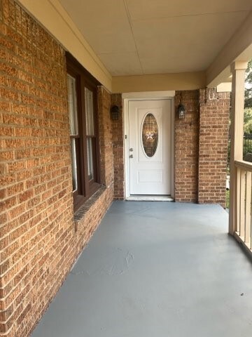 Nice sitting area in large porch