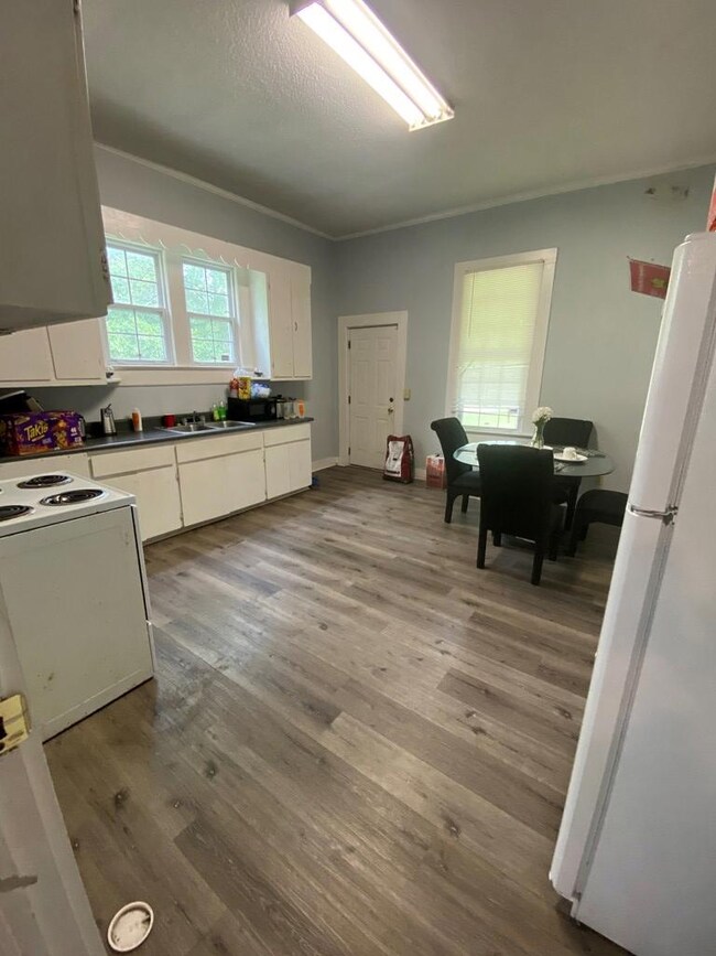 173 N Scott St, Camilla, GA 31730 - photo 6