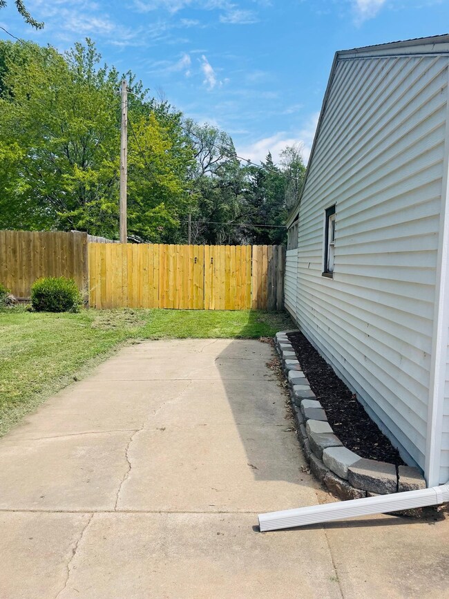 556 Opal St, Maize, KS 67101 - photo 2