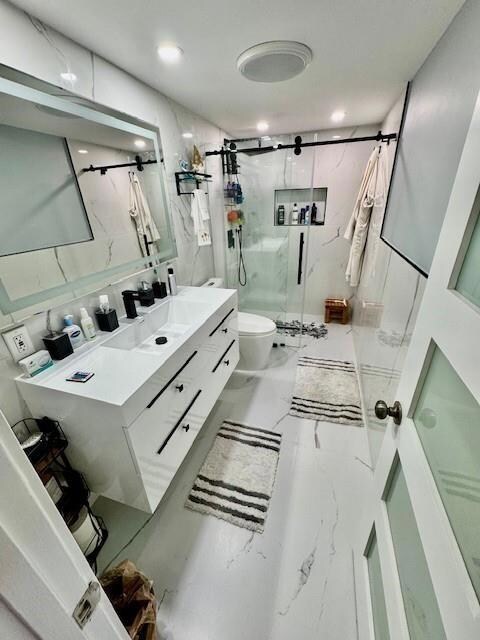 LARGE MASTER BATH