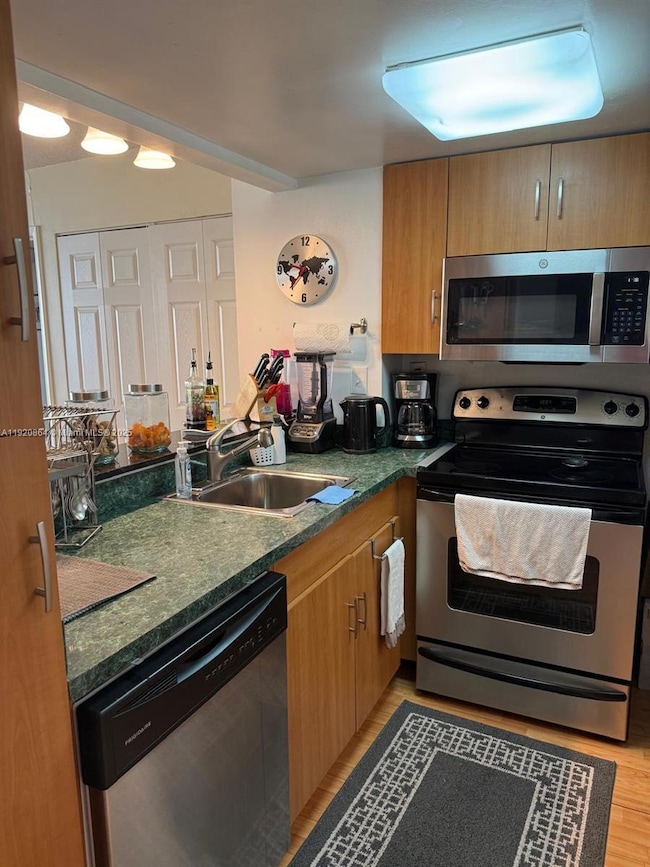 Brickell Key Two Condo unit 910, Miami, FL 33131 - photo 6