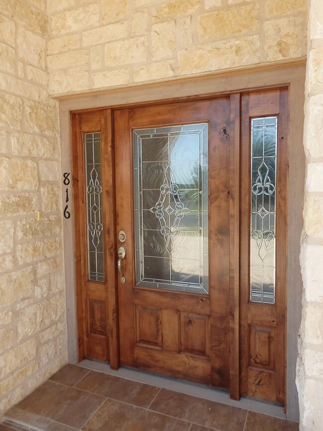 816 Kimberly Ln, Fredericksburg, TX 78624 - photo 2