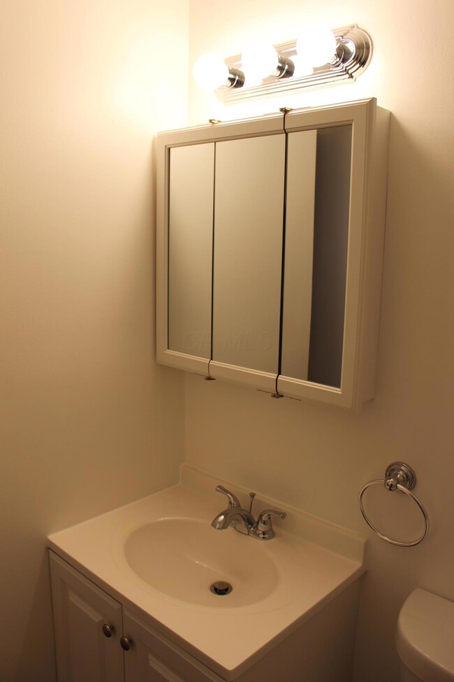 4115 Virginia Cir E, Columbus, OH 43213 - photo 5