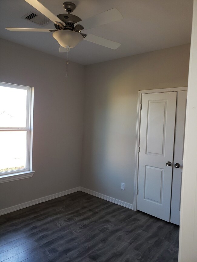 1109 Macarthur St, Rosenberg, TX 77471 - photo 5