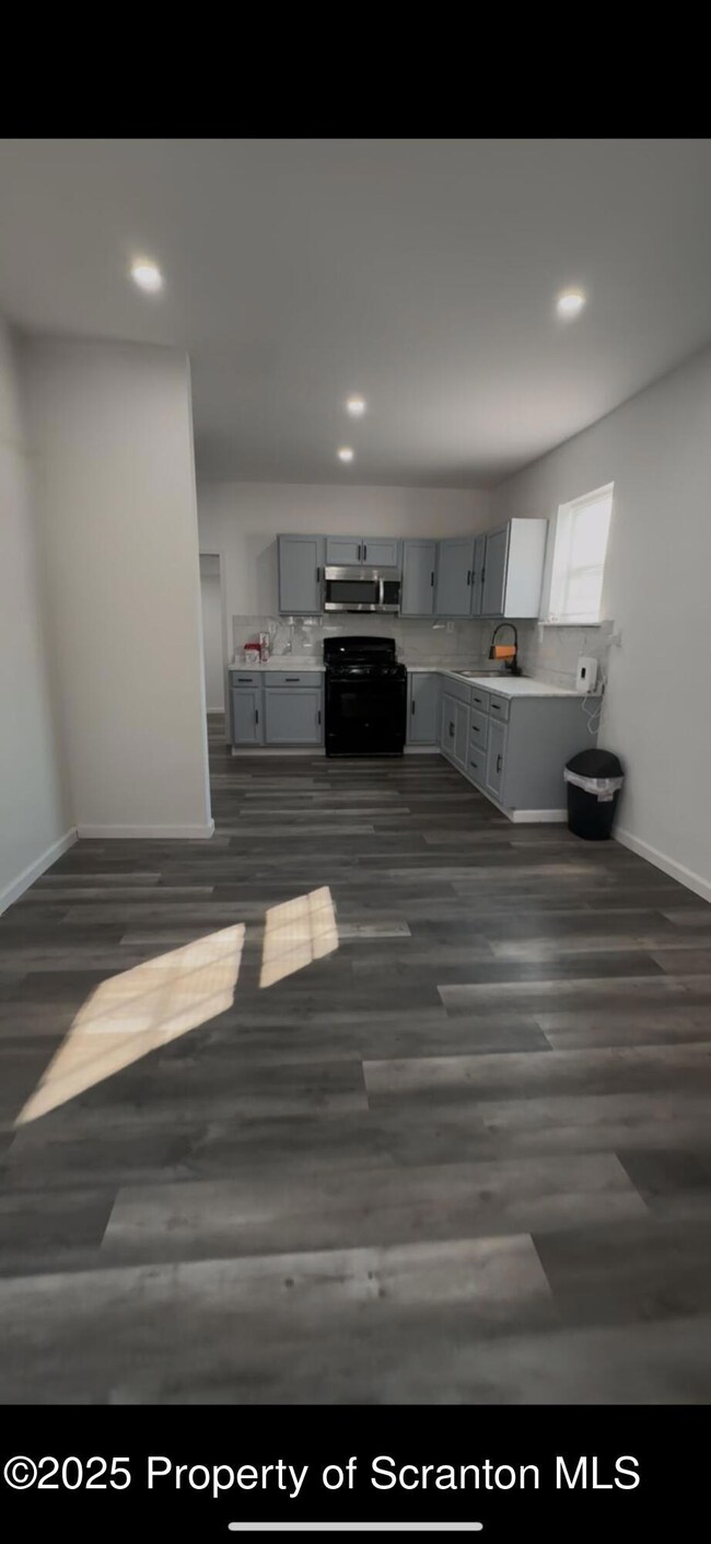 418 E Elm St, Scranton, PA 18505 - photo 4