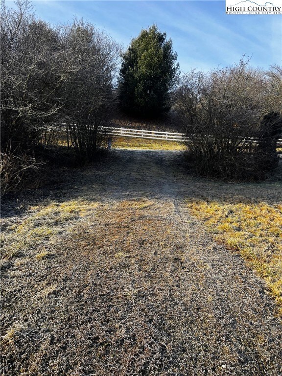 Drive into the property from Garvey Bridge Rd.