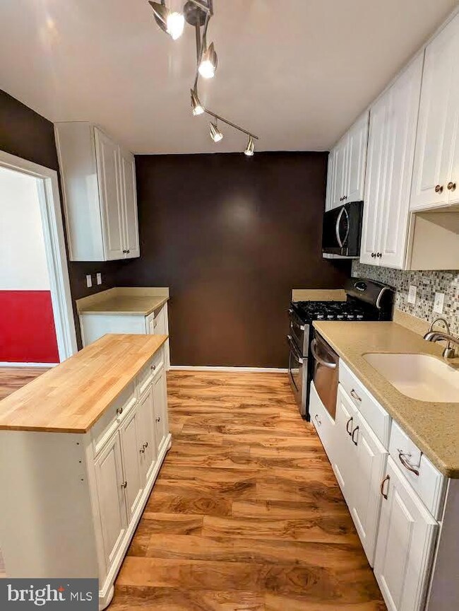 1621 Parkcrest Cir unit 101, Reston, VA 20190 - photo 4