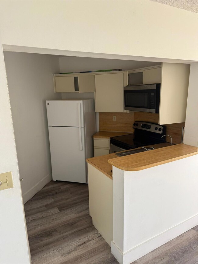 660 W Park Dr unit 206, Miami, FL 33172 - photo 7