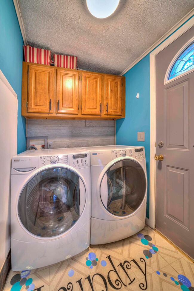 558 Andrew Dr 23