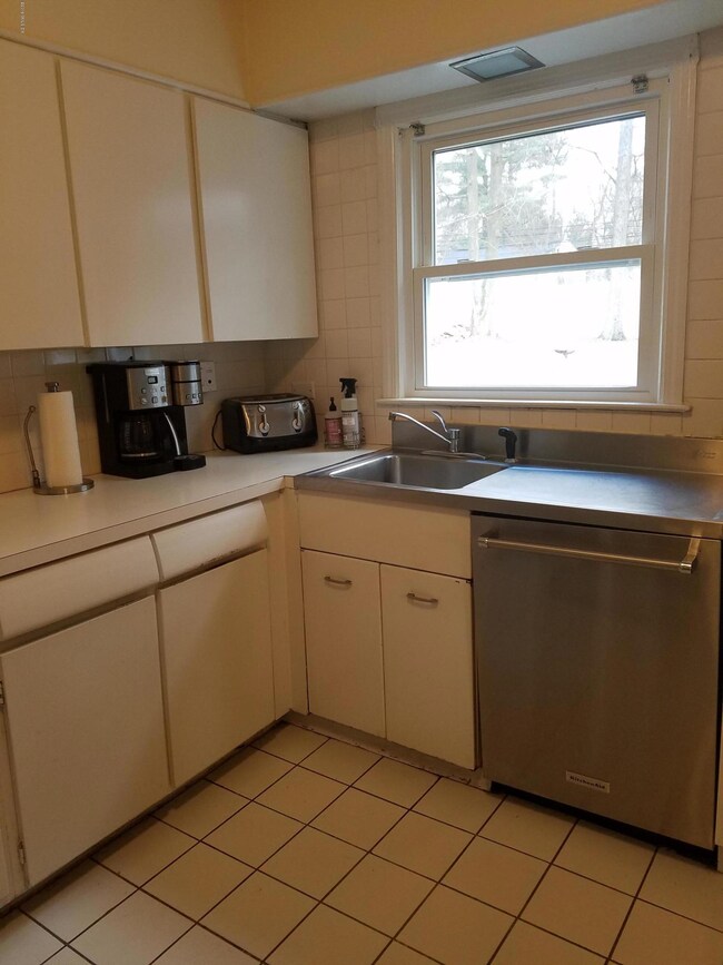 33 Long Meadow Rd, Riverside, CT 06878 - photo 7