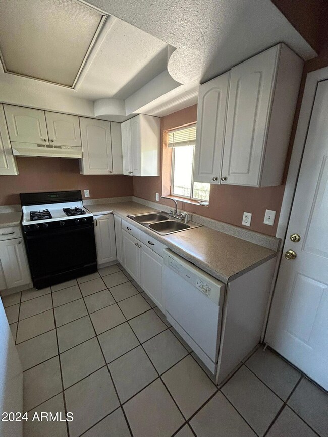 1810 E 8th St unit J, Douglas, AZ 85607 - photo 3