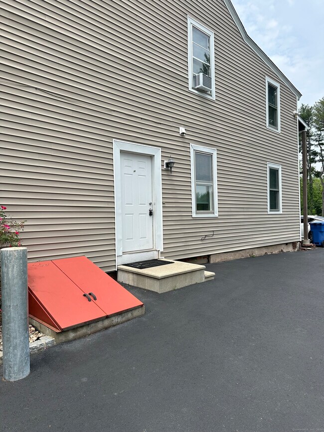 21 Wall St unit 1-E, Cromwell, CT 06416 - photo 2