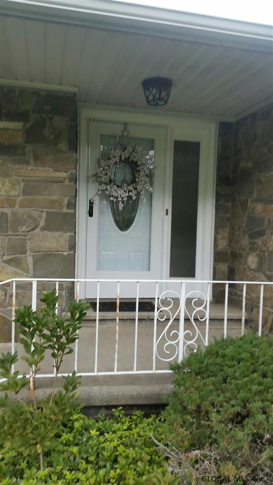 5 Pasture Ln, Troy, NY 12180 - photo 3