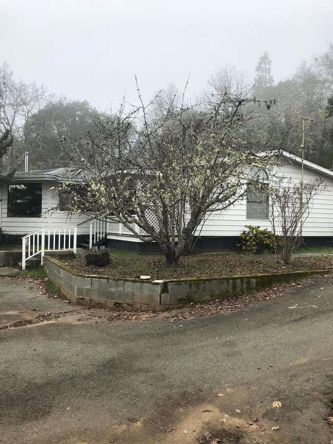 414 Opal Ln, Grants Pass, OR 97526 - photo 3